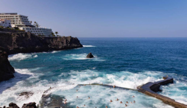 Al menos tres muertos por un golpe de mar en Tenerife