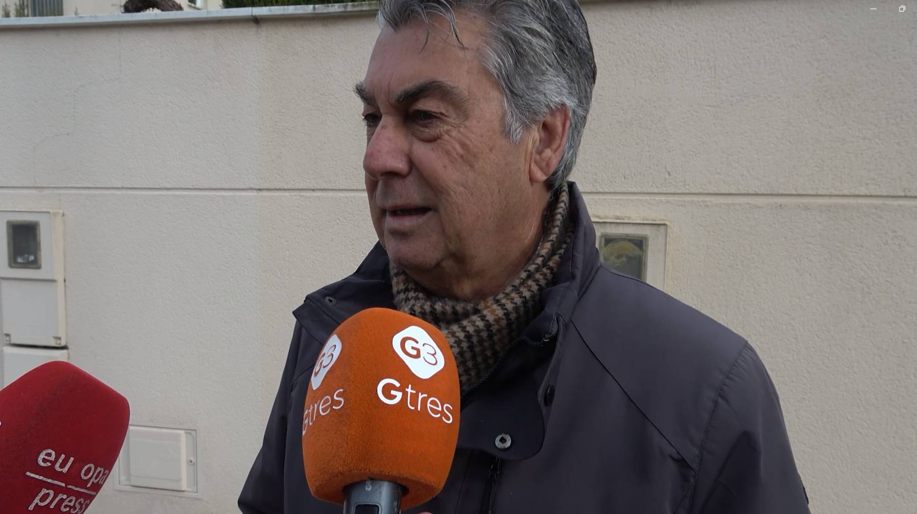 Antonio Rivera a las puertas de su domicilio. (Foto: Telecinco)