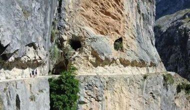 Un derrumbe obliga al cierre total de la Ruta del Cares: Caín pierde el acceso