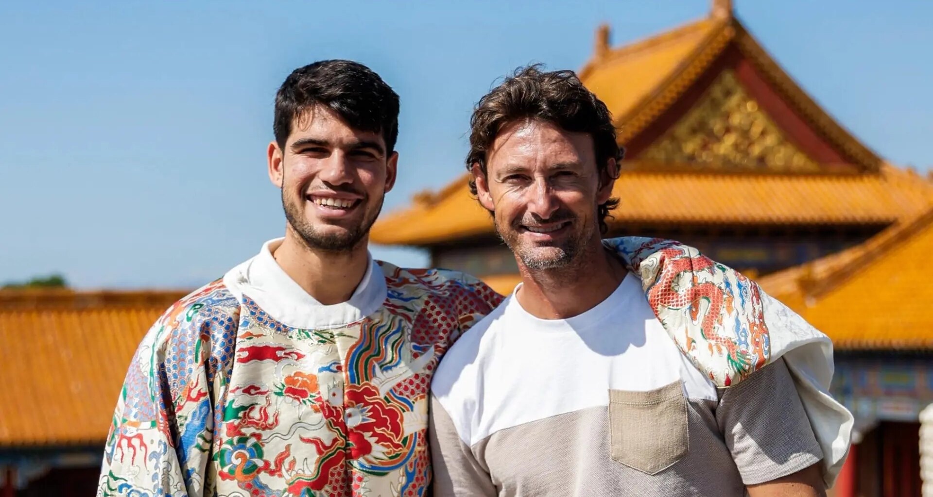 "El que lo lleva todo es el padre de Carlos, él no tiene nada que ver"