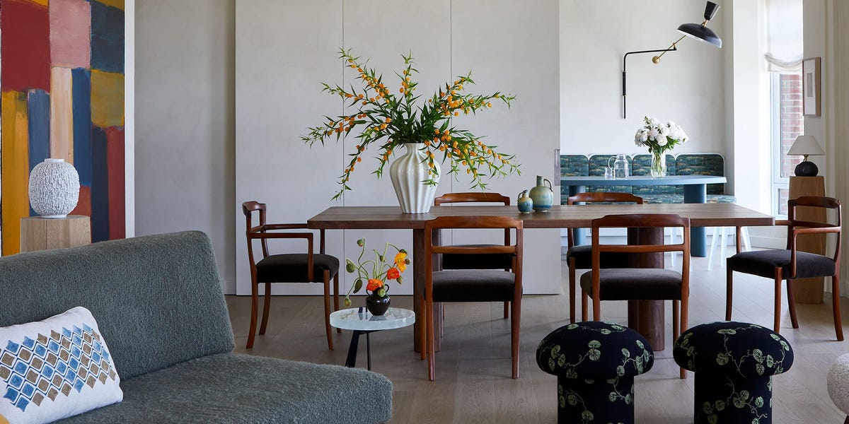 Esta casa para una joven de 26 años se ha decorado con texturas en sus paredes, muebles curvos y colores otoñales