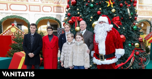 Alberto, Charlène y Estefanía de Mónaco junto a Jacques y Gabriella, Louis Ducruet y Camille Gottlieb colman de regalos a los más pequeños