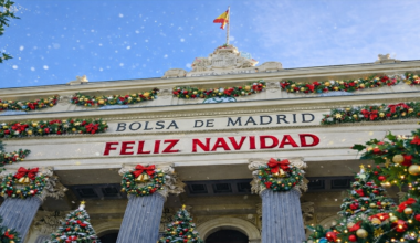 El Ibex 35 celebra la Nochebuena consolidando niveles sin alejarse de los 17.170 puntos con las caídas de Indra