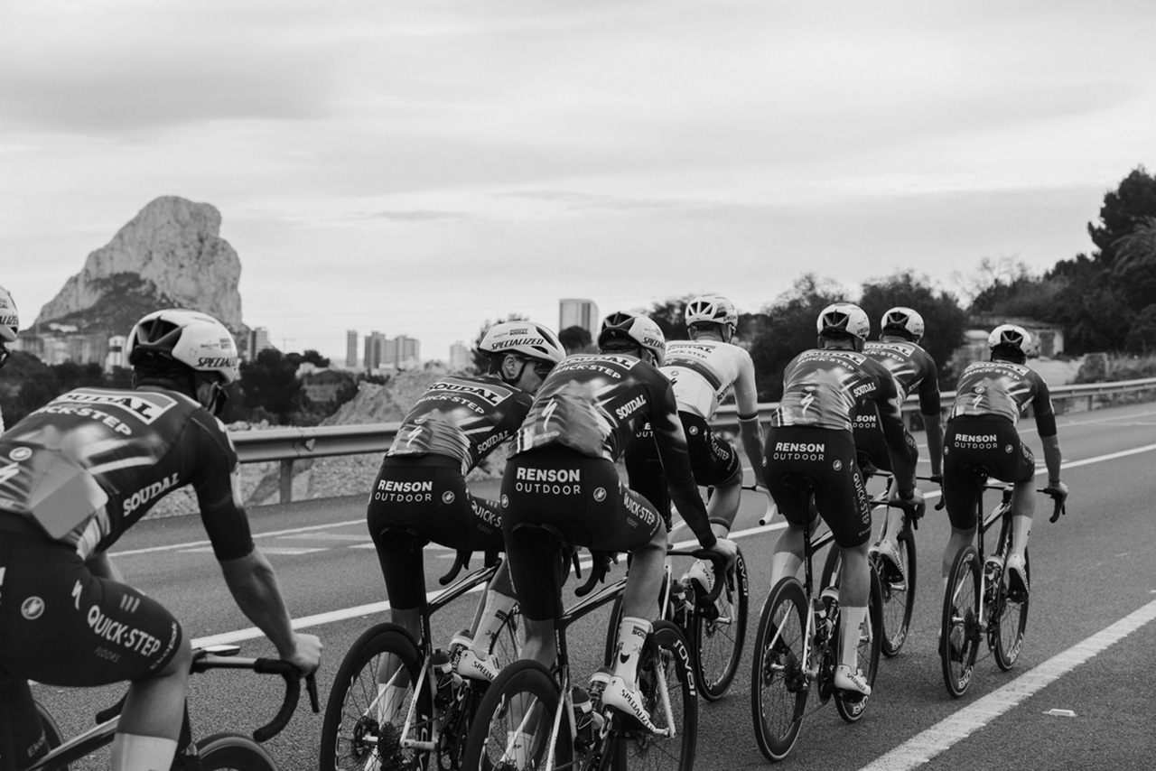 La Marina Alta, meca invernal del ciclismo mundial: entre el prestigio y la saturación