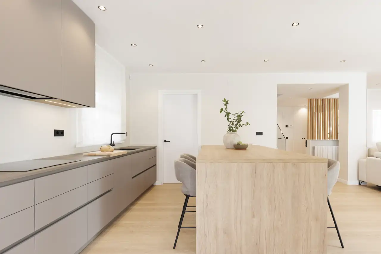 Cocina con isla de madera