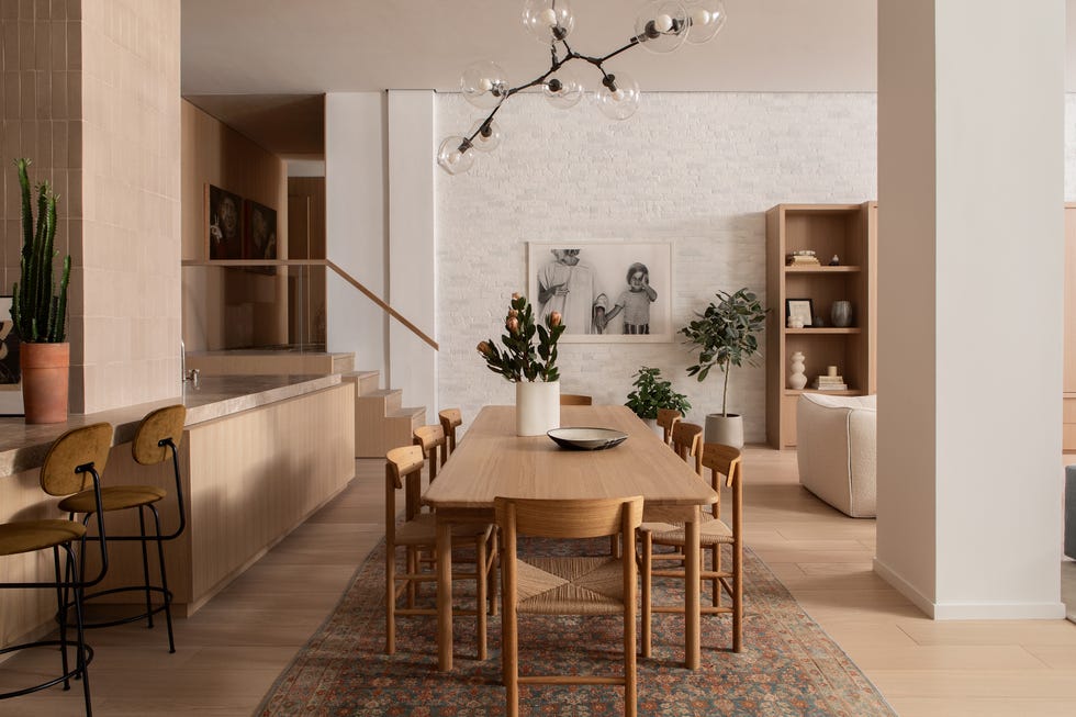 una casa moderna y calida en nueva york decorada por stewart schafer