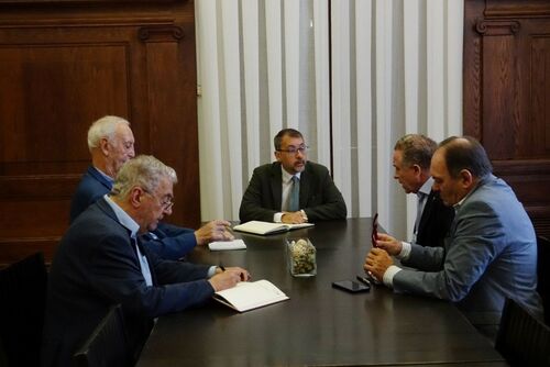 Santa Cruz recibe a la nueva Junta Directiva de la Tertulia Amigos del 25 de Julio