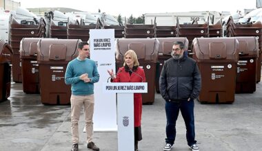 La alcaldesa presenta el quinto contenedor y la ampliación del contrato del servicio de gestión de residuos para su implantación