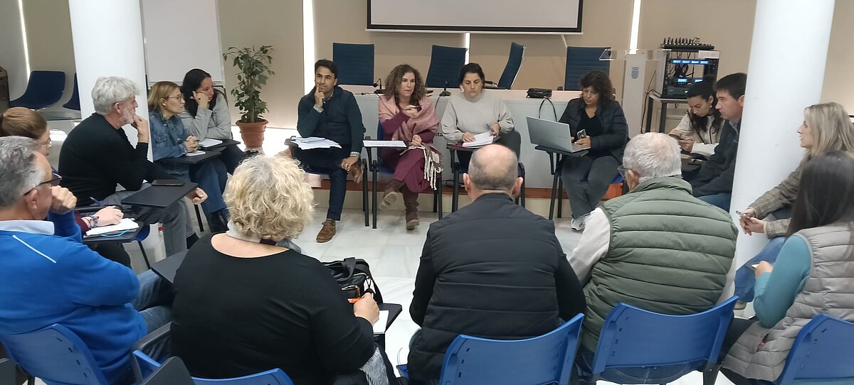 Alumbrado decorativo, animación para los más pequeños y la Bola de Navidad, entre las actividades previstas en las barriadas rurales y Cuartillos