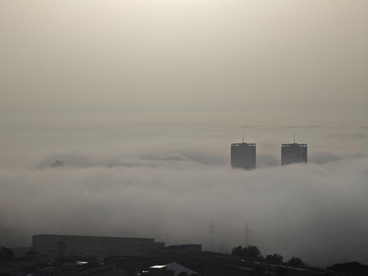 Las Torres de Santa Cruz, ocultas entre la neblina.