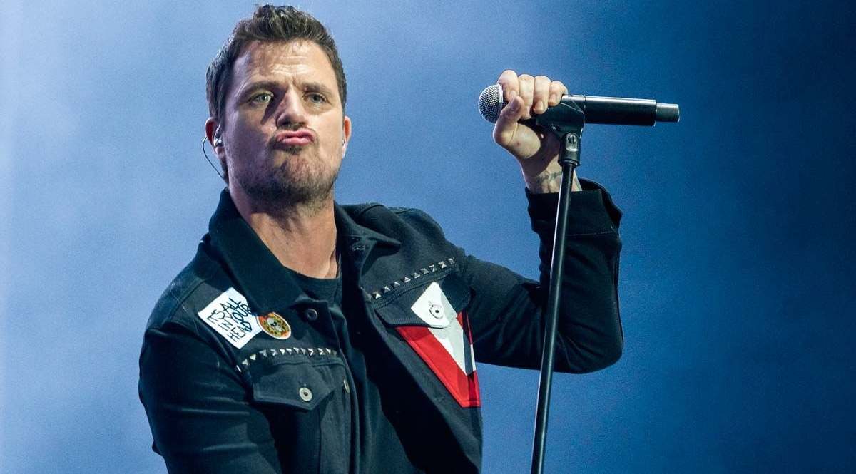 Dani Martín la lía en pleno concierto con un particular mitin político y no deja títere con cabeza