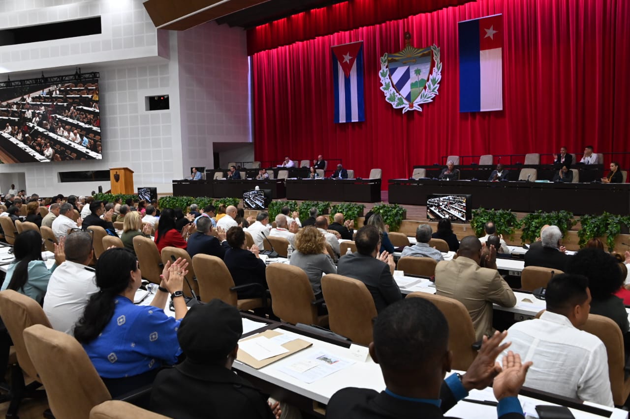 Asamblea Nacional debate temas de la agenda de Cuba