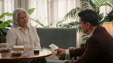 Delia y Gabriel en el Capítulo de 453 de Sueños de libertad