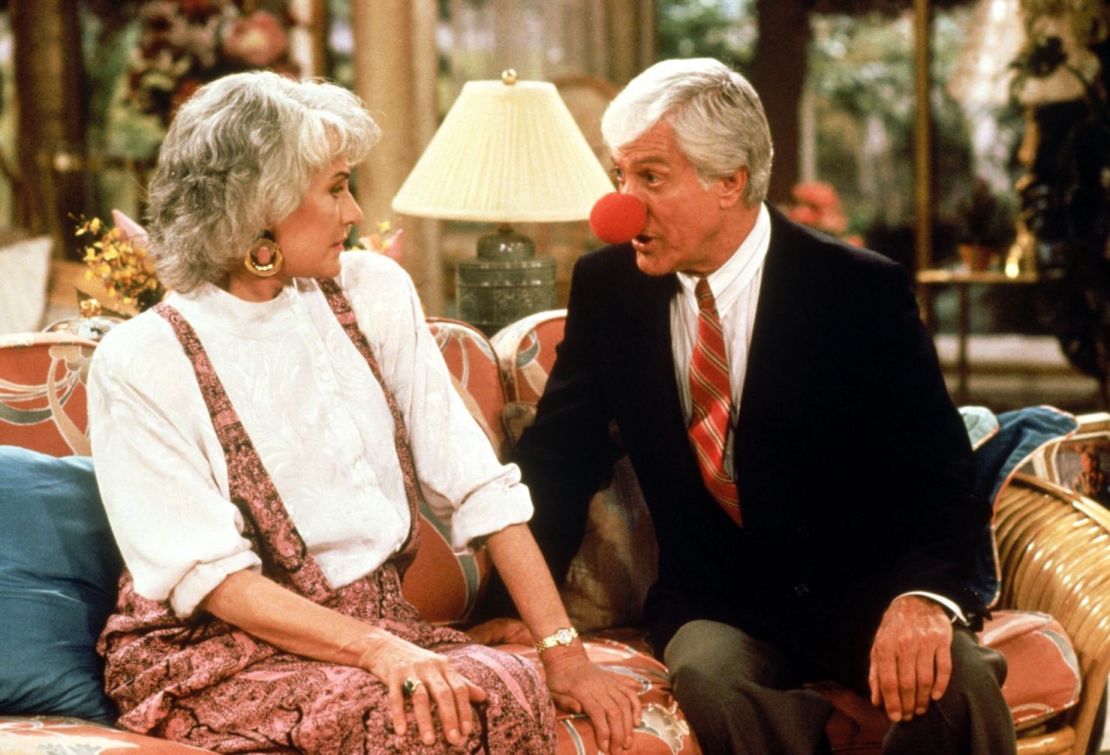 Van Dyke y Bea Arthur aparecen en un episodio de 