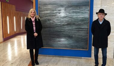 El pintor Núñez Arias dona dos cuadros a la Fundación Municipal de Cultura de Siero