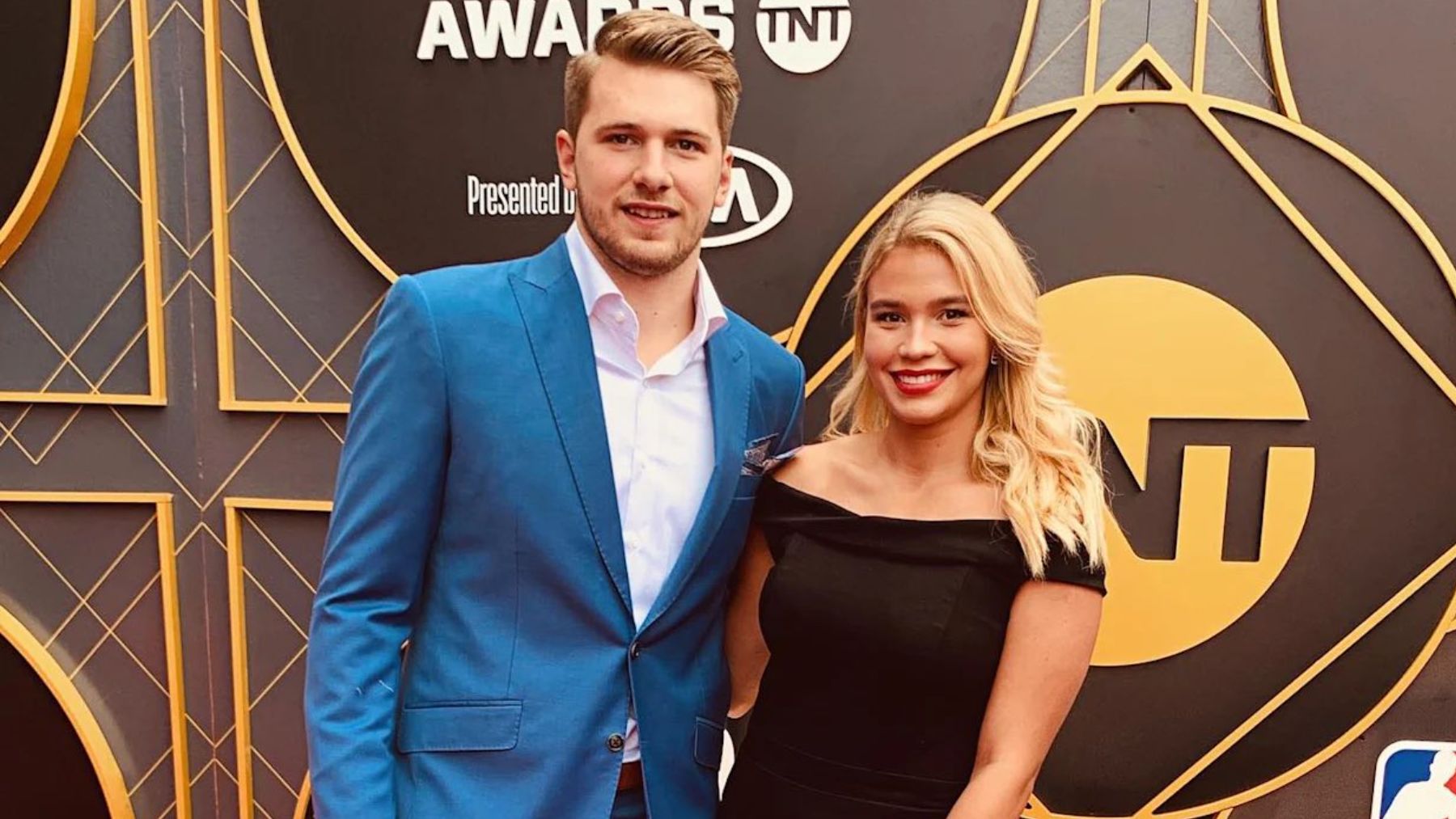 10.000 km y 17 horas de avión para conocer a su segundo hijo