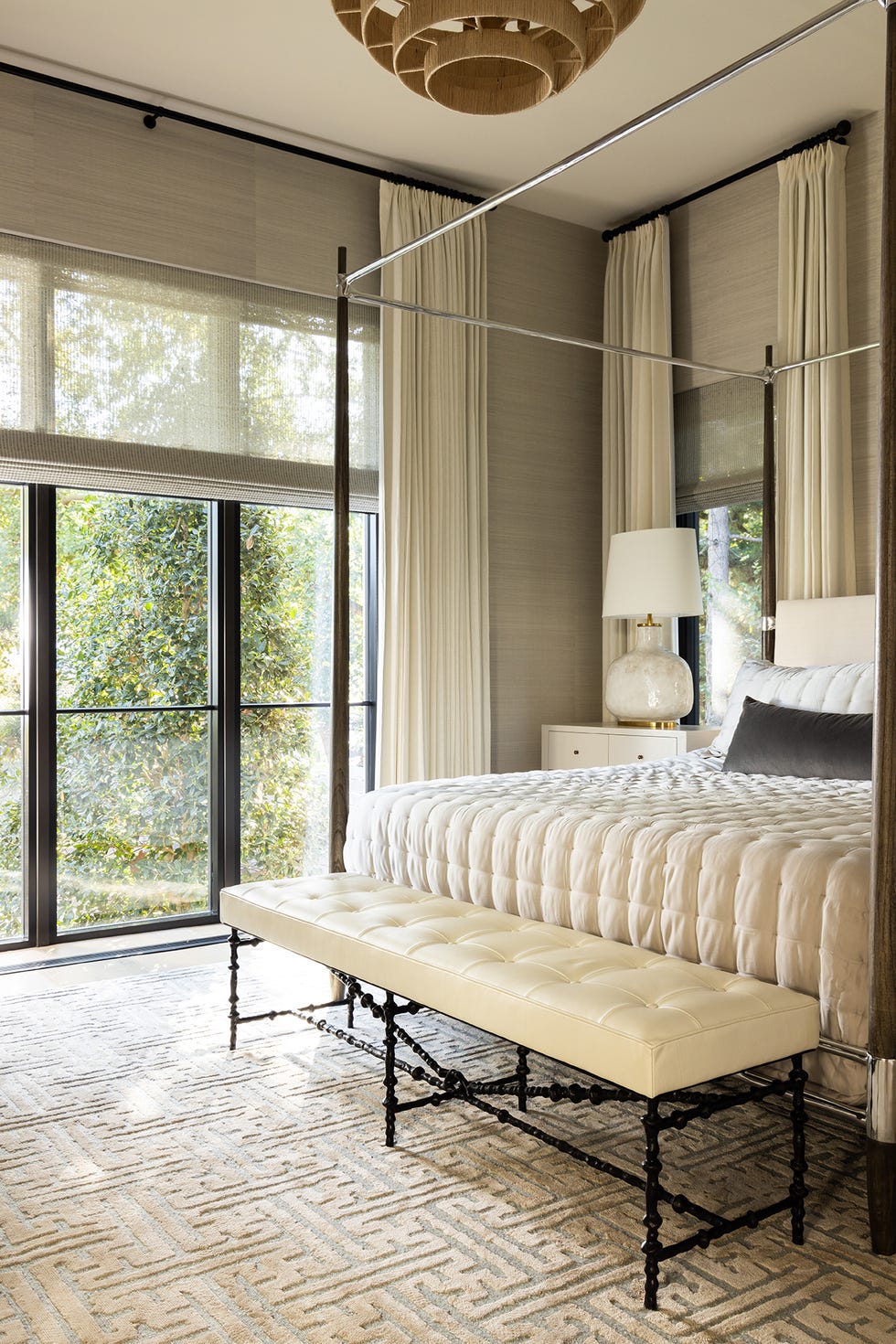 una casa clasica moderna decorada por mel bean