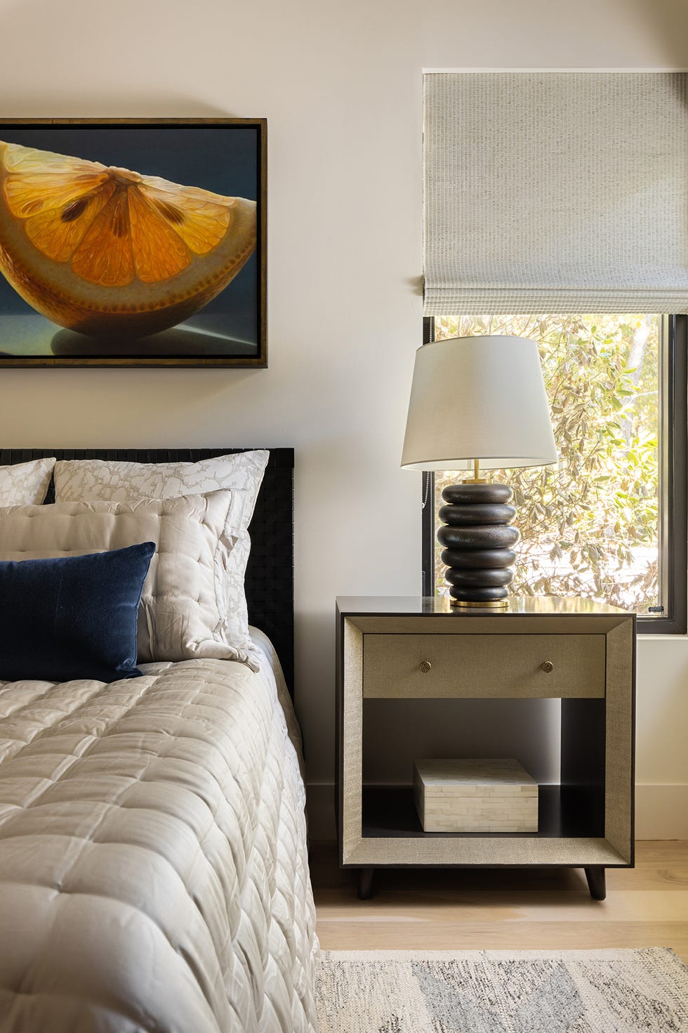 una casa clasica moderna decorada por mel bean