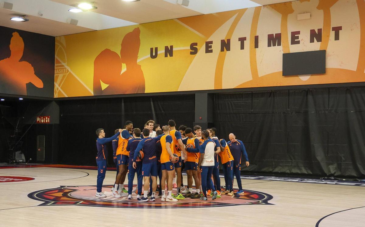 El Valencia Basket durante el entrenamiento de este miércoles