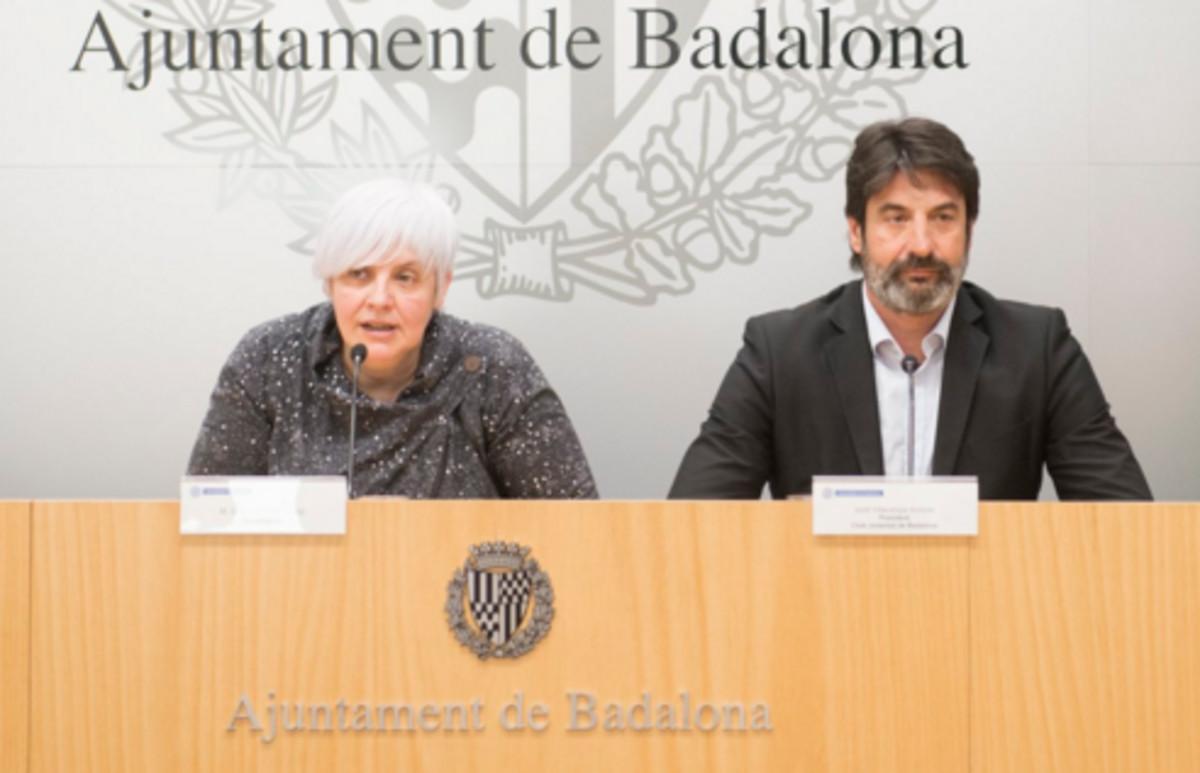 Sabater, alcaldesa de Badalona, y Villacampa, presidente de la Penya, en la rueda de prensa