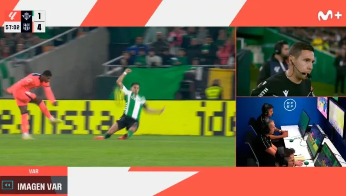 El audio del VAR y la rajada de Mateu Lahoz por el penalti del Betis - Barça: "Las vacas sagradas de los árbitros fastidian los partidos"