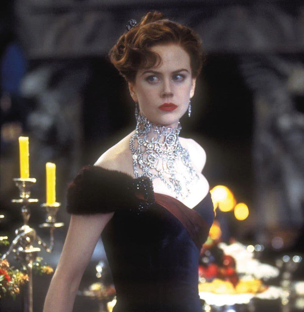 Nicole Kidman como 'Satine' en Moulin Rouge! con el collar de diamantes.