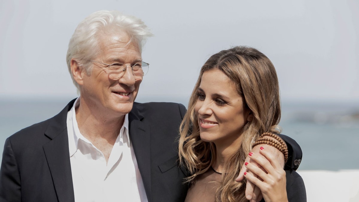 El adorable vídeo de Richard Gere haciendo un muñeco de nieve con sus hijos en casa