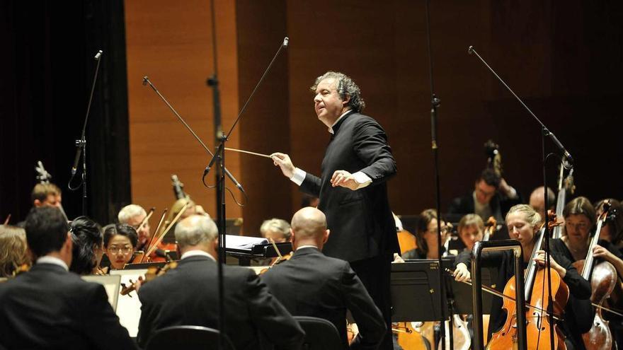 El colegio de arquitectos de Álava reconoce al director Juanjo Mena