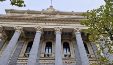 El Ibex 35 consolida posiciones con el inicio de la Navidad bursátil ante los recortes de Cellnex y Sabadell