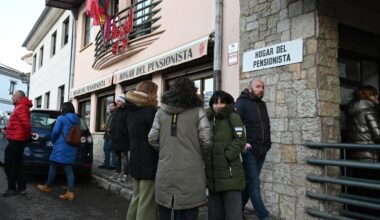 De la euforia al caos por el gordo en Villamanín: el pueblo que vendió más décimos de los que tenía llega a un frágil acuerdo - La Voz de Galicia