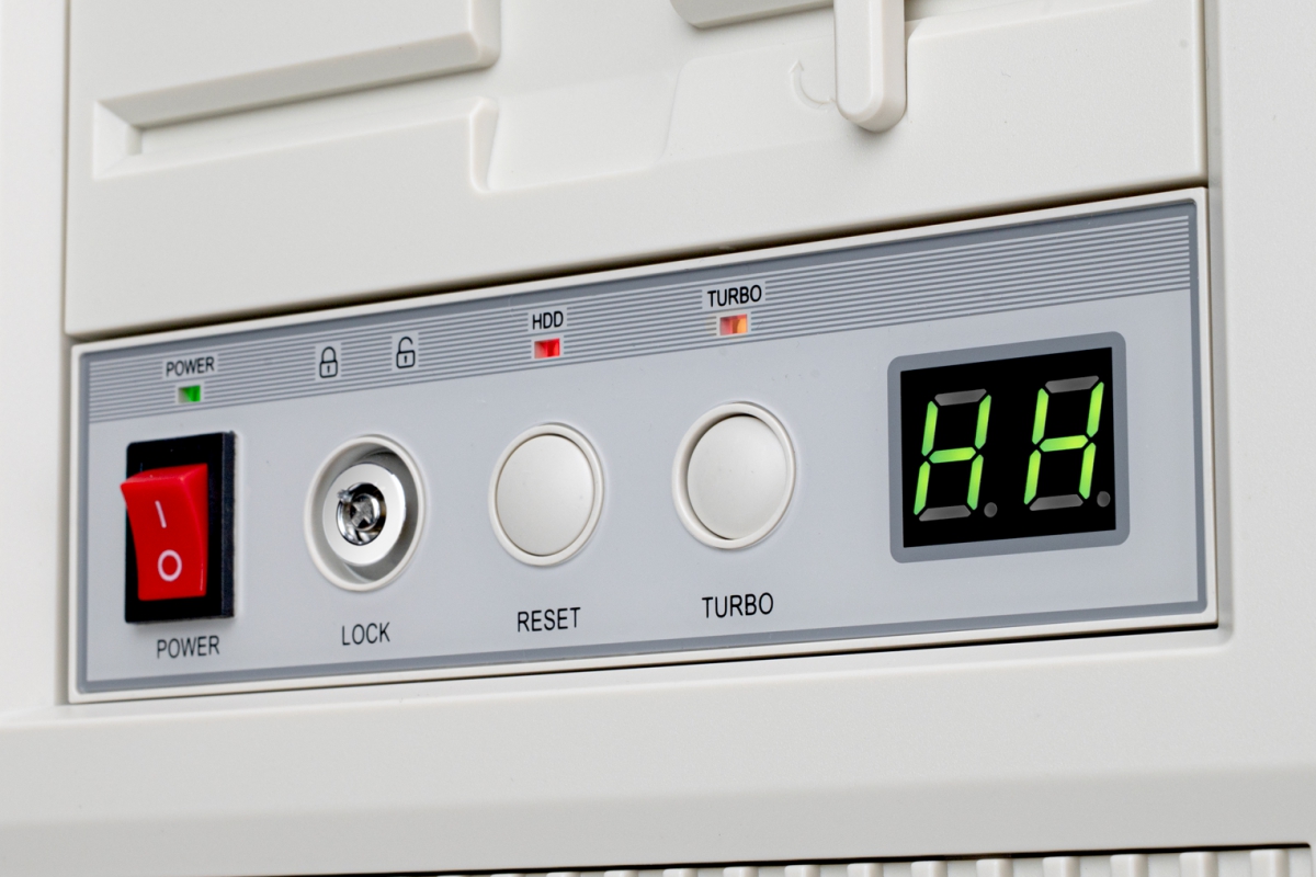 Diseño retro de los 90 en una caja que soporta refrigeración líquida y hasta una RTX 5090