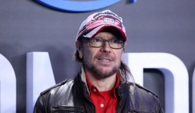 Le comentan a Santiago Segura que se percibe que intenta huir de la polarización política y él responde de una forma muy razonada