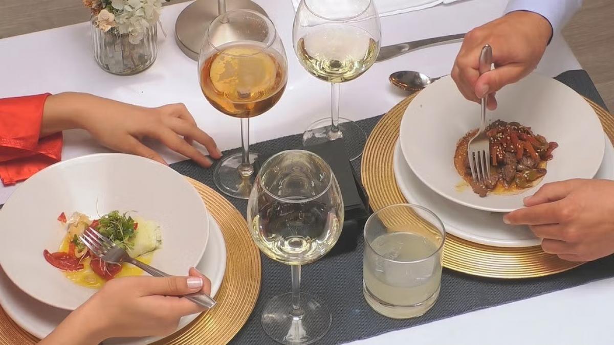 El parecido razonable de este participante de ‘First Dates’ es tan bueno que no hace falta decir mucho más