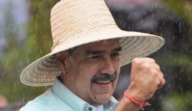 Maduro recibió una llamada de Putin y según una versión estaría negociando refugio en el extranjero