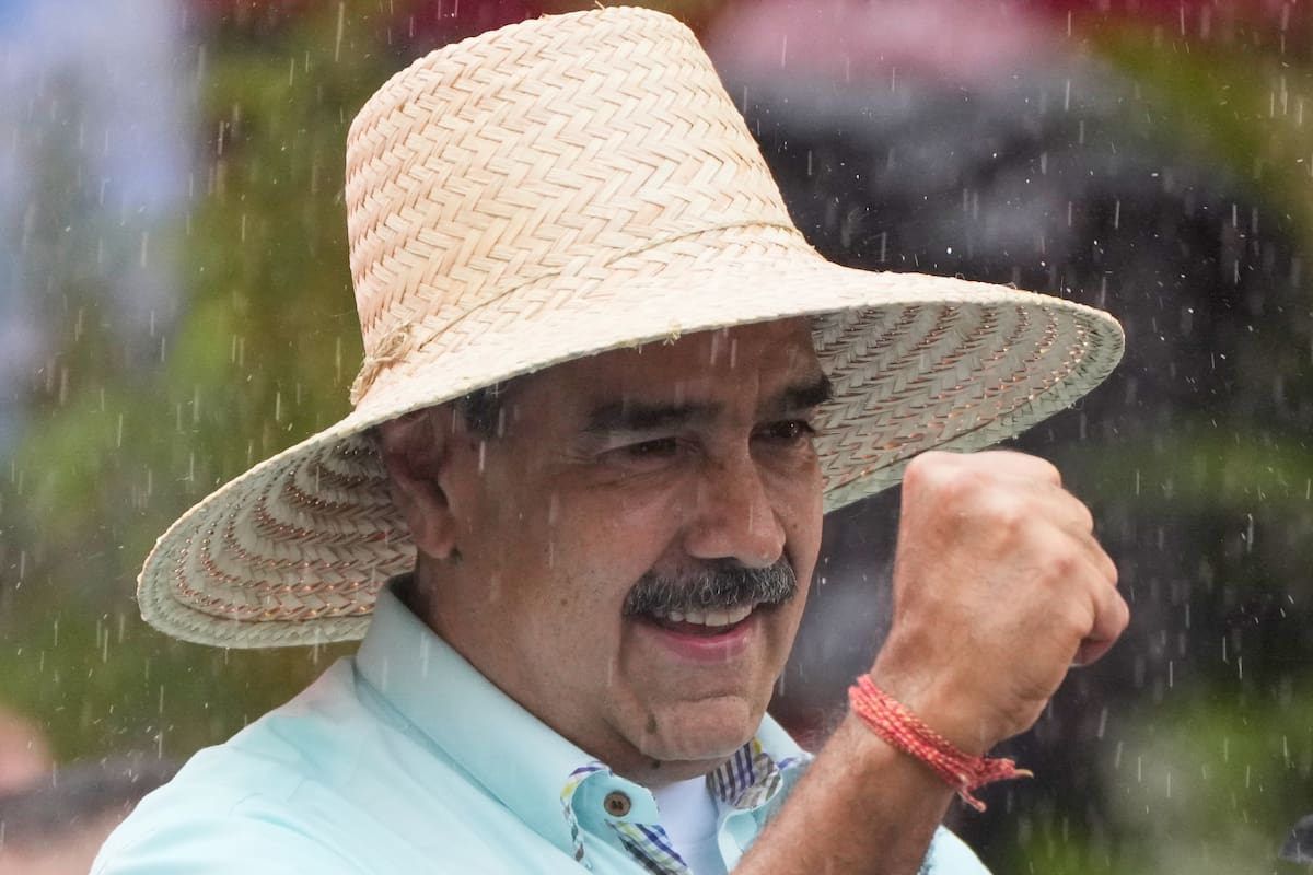 Maduro recibió una llamada de Putin y según una versión estaría negociando refugio en el extranjero