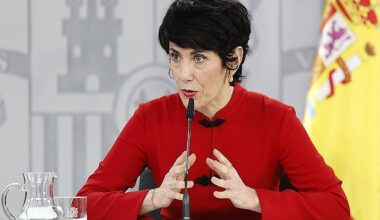 El Gobierno se opone a una posible abstención del PSOE para que Guardiola no dependa de Vox