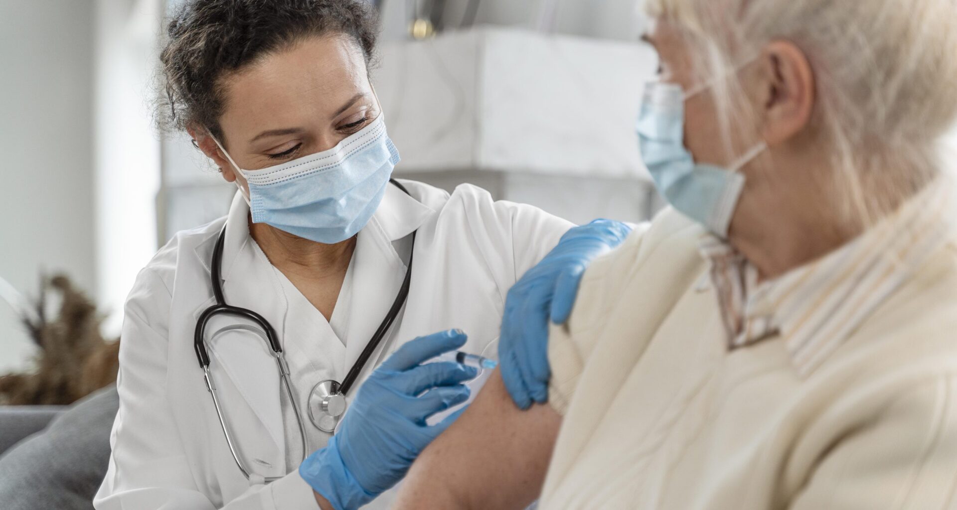 Nuevas recomendaciones para enfermeras sobre la vacunación en personas adultas en grupo de riesgo