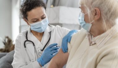 Nuevas recomendaciones para enfermeras sobre la vacunación en personas adultas en grupo de riesgo