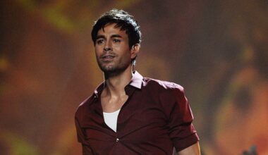 de los celos profesionales de su padre Julio a su lujosa vida actual