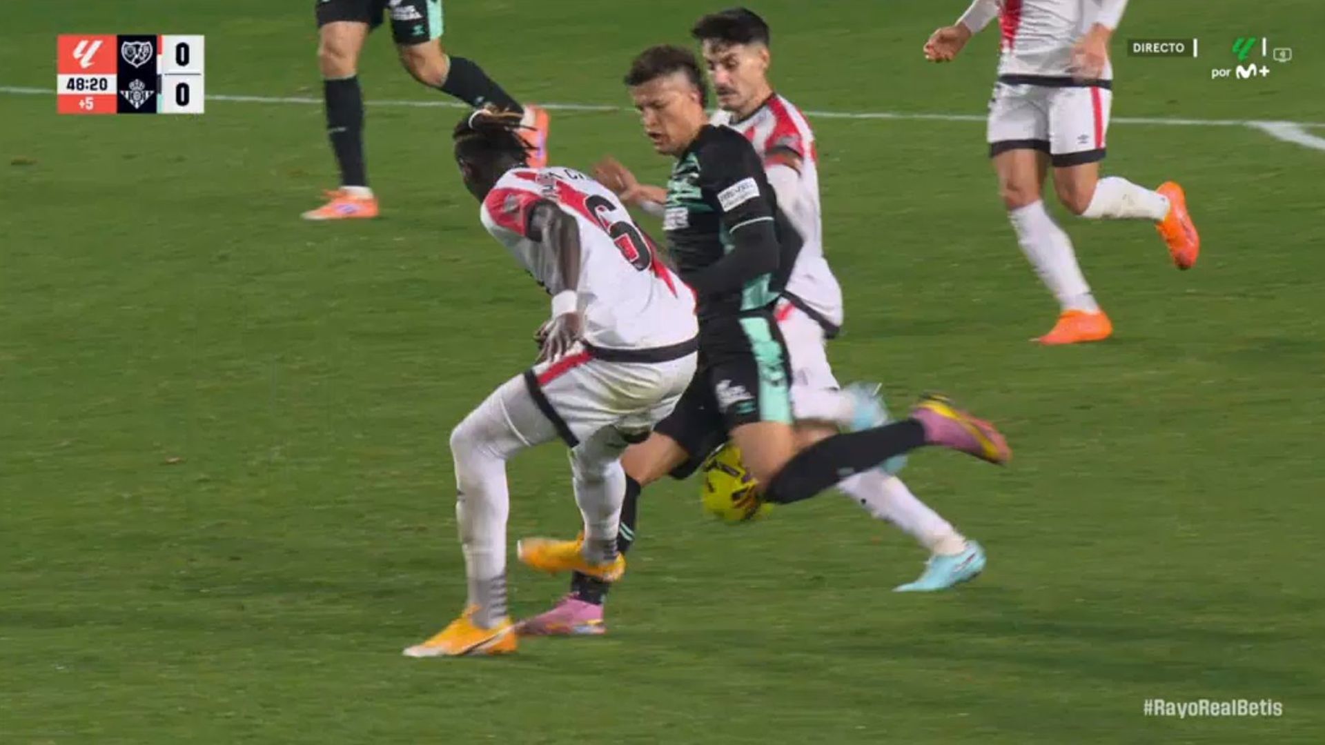 Entrada de Pathé Ciss sobre Nelson Deossa