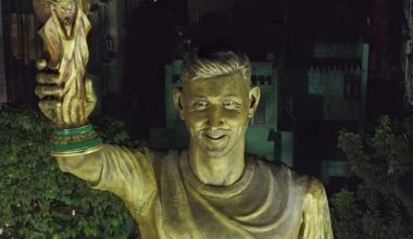 Calcuta inaugura la estatua más alta del mundo de Leo Messi