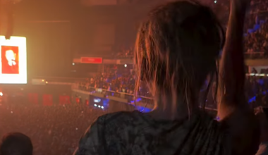 Ester Expósito lo da todo cantando 'Ester Expósito' de Dani Martín