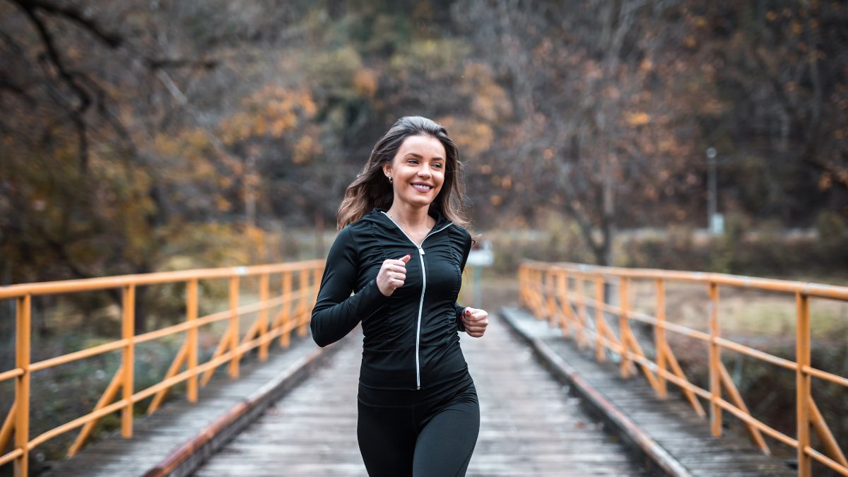 masa-muscular-salud-cerebral-mujer-corriendo