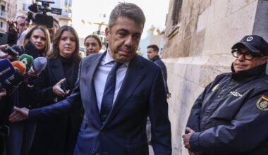 Mazón le contestó con un «cojonudo» a un mensaje en el que Pradas le informaba de su preocupación por el barranco del Poyo y la Ribera - La Voz de Galicia