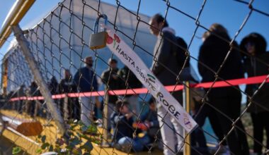 Miles de fans despiden a Robe Iniesta en Plasencia