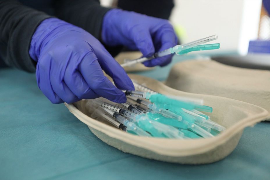 EuropaPress 6248028 llegada navarra primeras dosis vacuna frente covid 19 comenzado administrar (1)