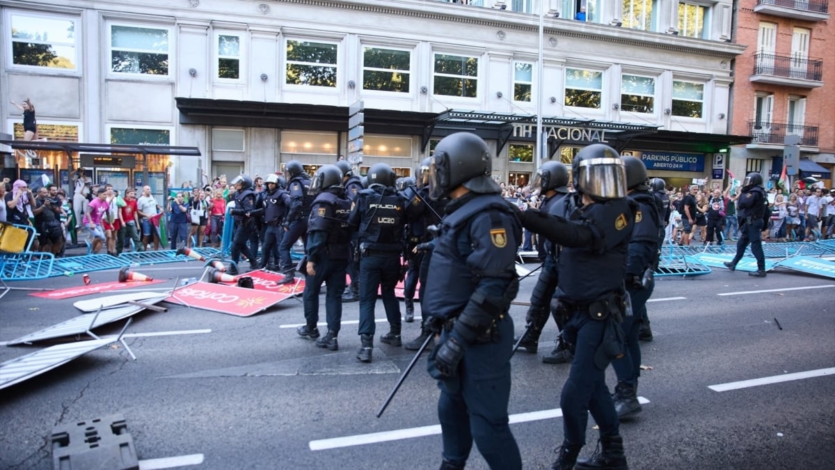 La jueza inadmite la denuncia contra el delegado del Gobierno por el operativo policial de La Vuelta en Madrid