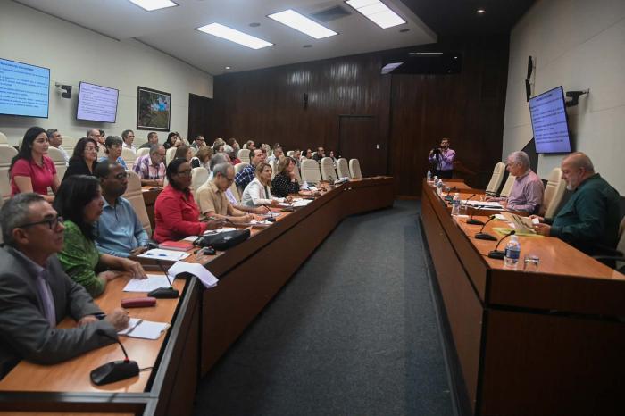 Modelos matemáticos predicen control de la epidemia para inicio de año › Salud › Granma