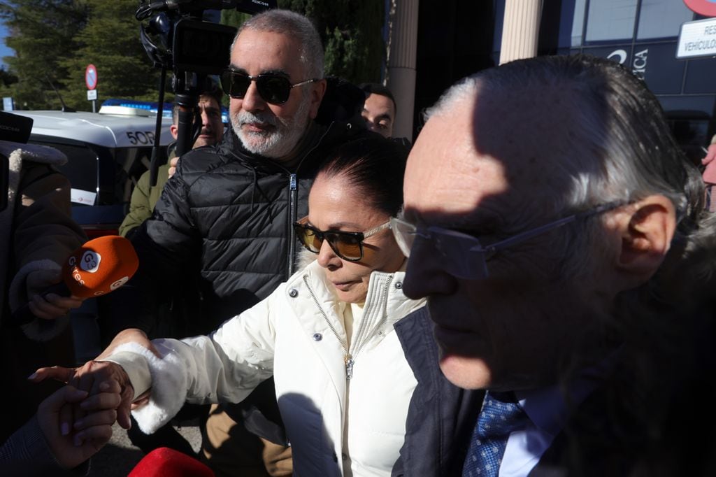 Isabel Pantoja, entre focos y cámaras, reaparece en los Juzgados de Pozuelo de Alarcón (Madrid)