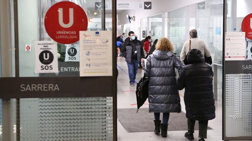 "Llevamos 12 horas en Urgencias para un ingreso por neumonía"